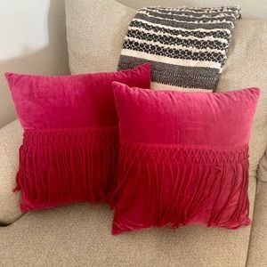 Set of 2 Opalhouse throw pillows!!